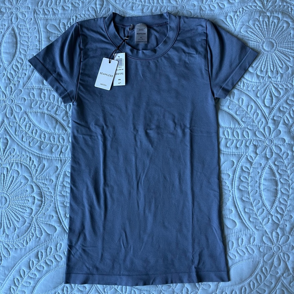 Aritzia Seamless Willow Hip T-shirt Size M Like New